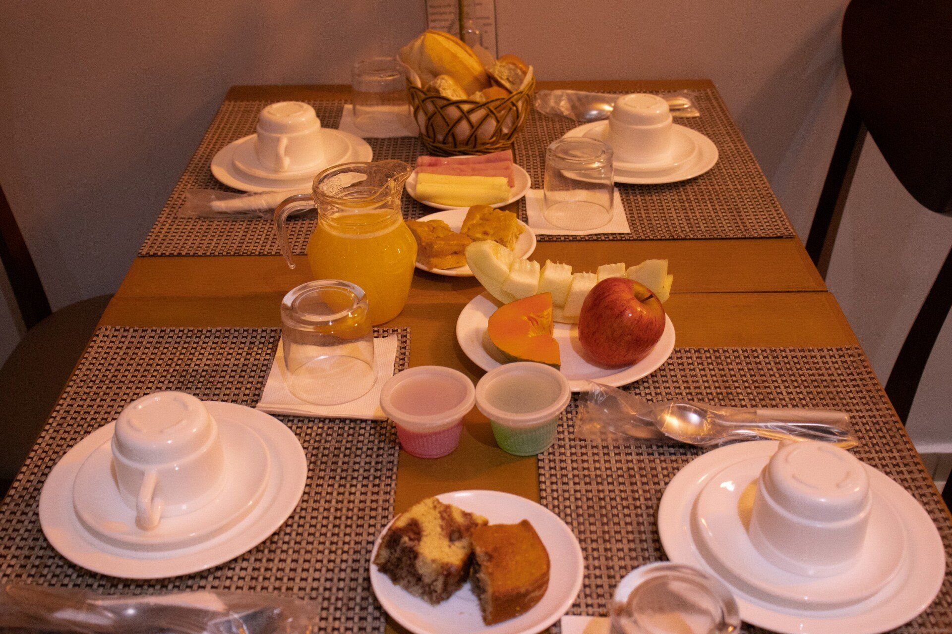 mesa com café da manhã Villa's Hotel