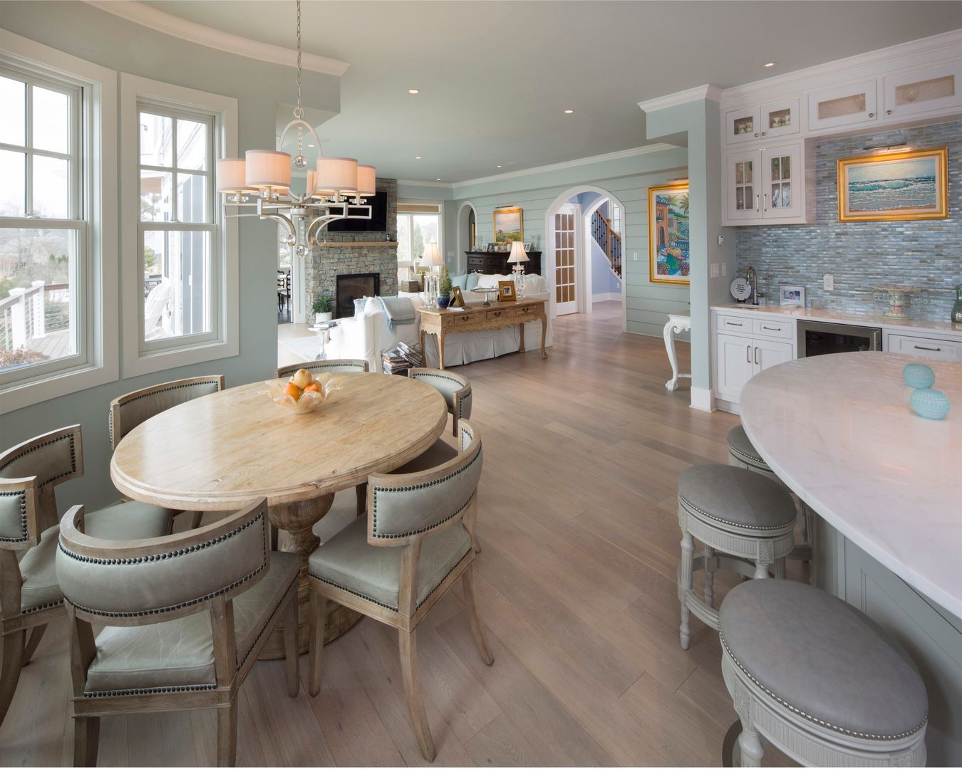 A dining room with a round table and chairs