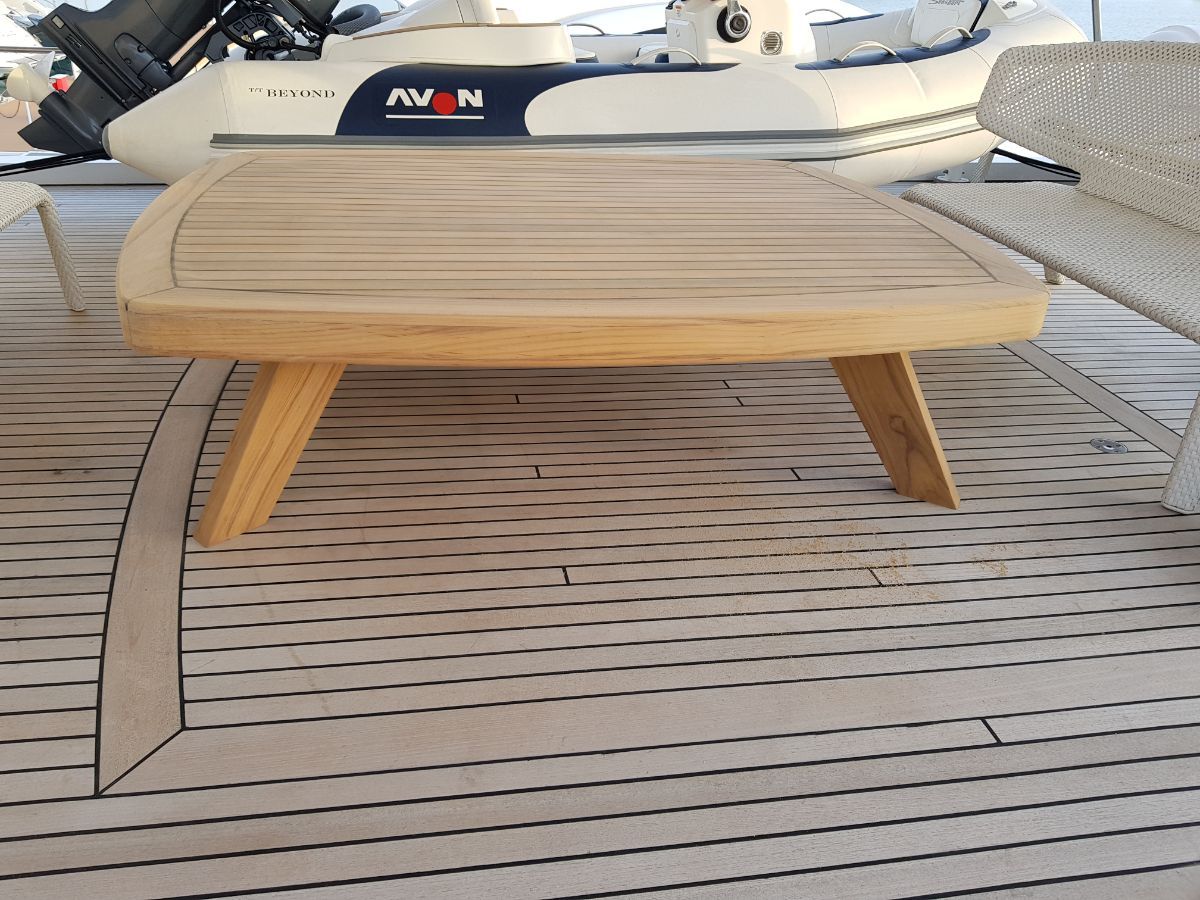 tavolino basso in legno