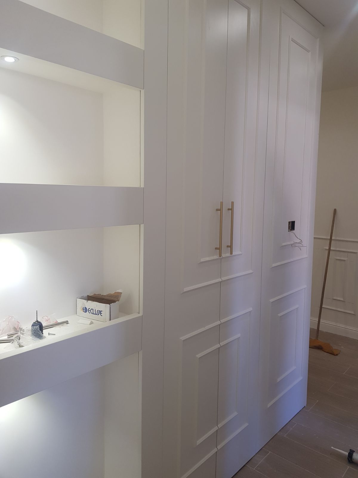 lavorazione del legno per vetrina personalizzata