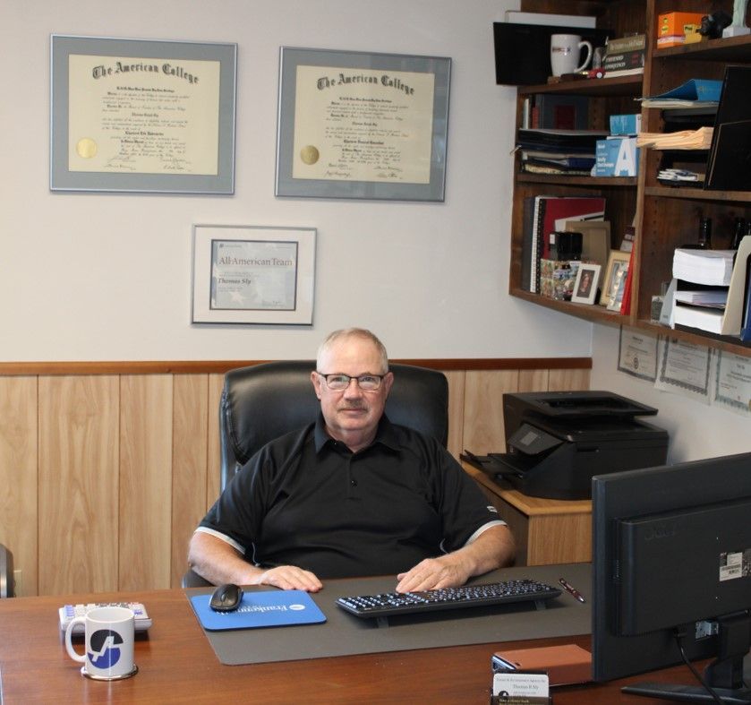 Man talking to a woman — Kent, OH — Turner & Sly Insurance Agency