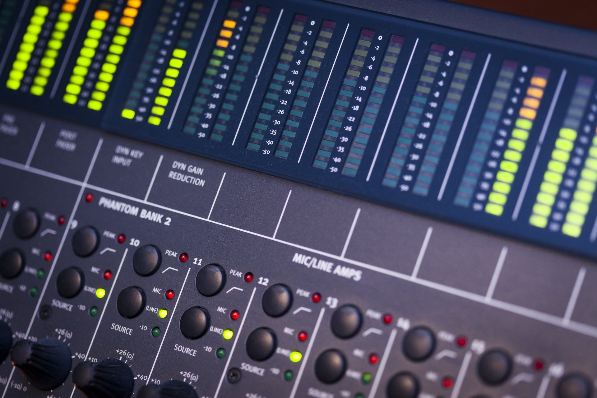 A mixer with the word phantom on it