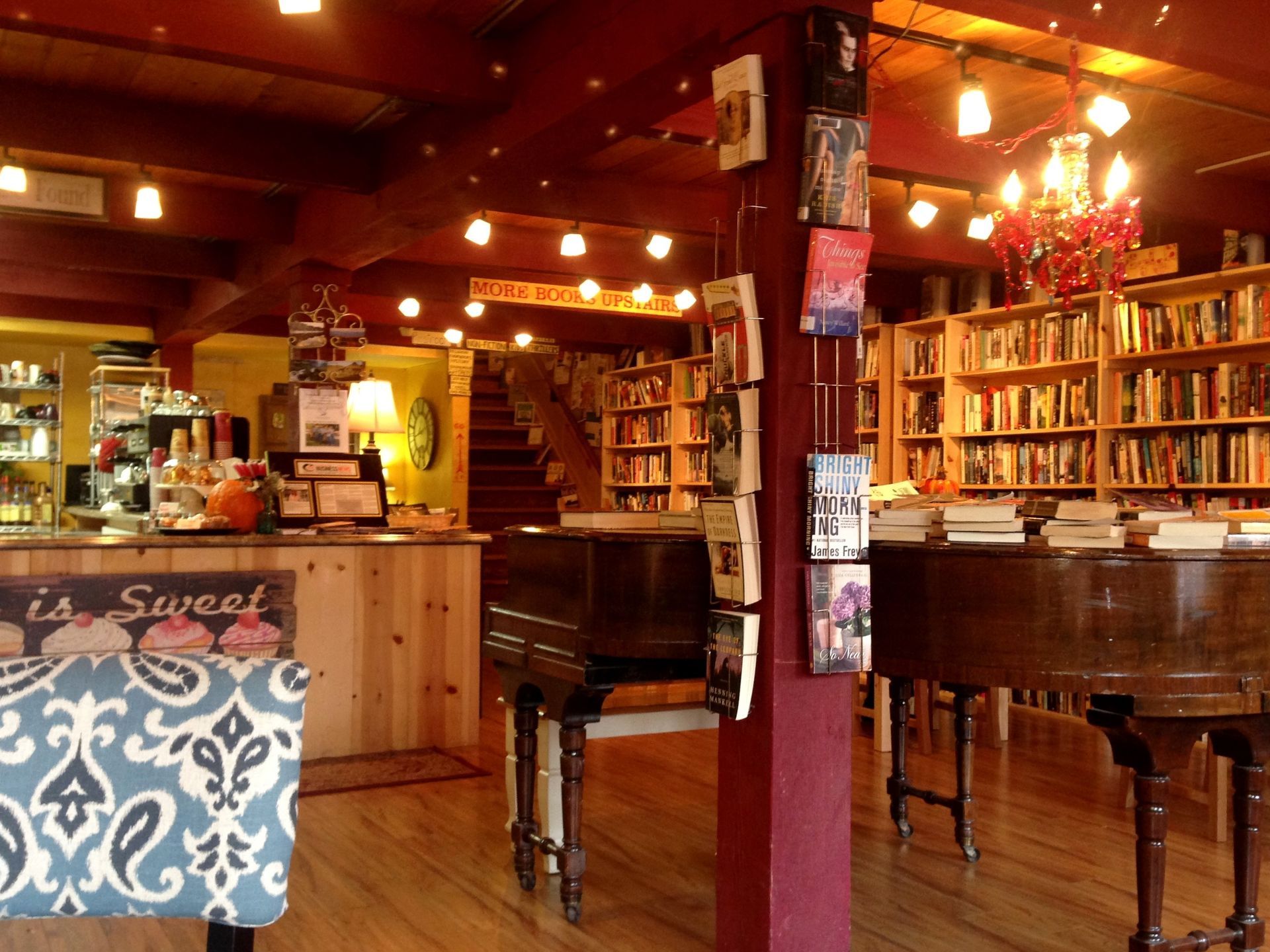 A bookstore with a sign that says sweet on it