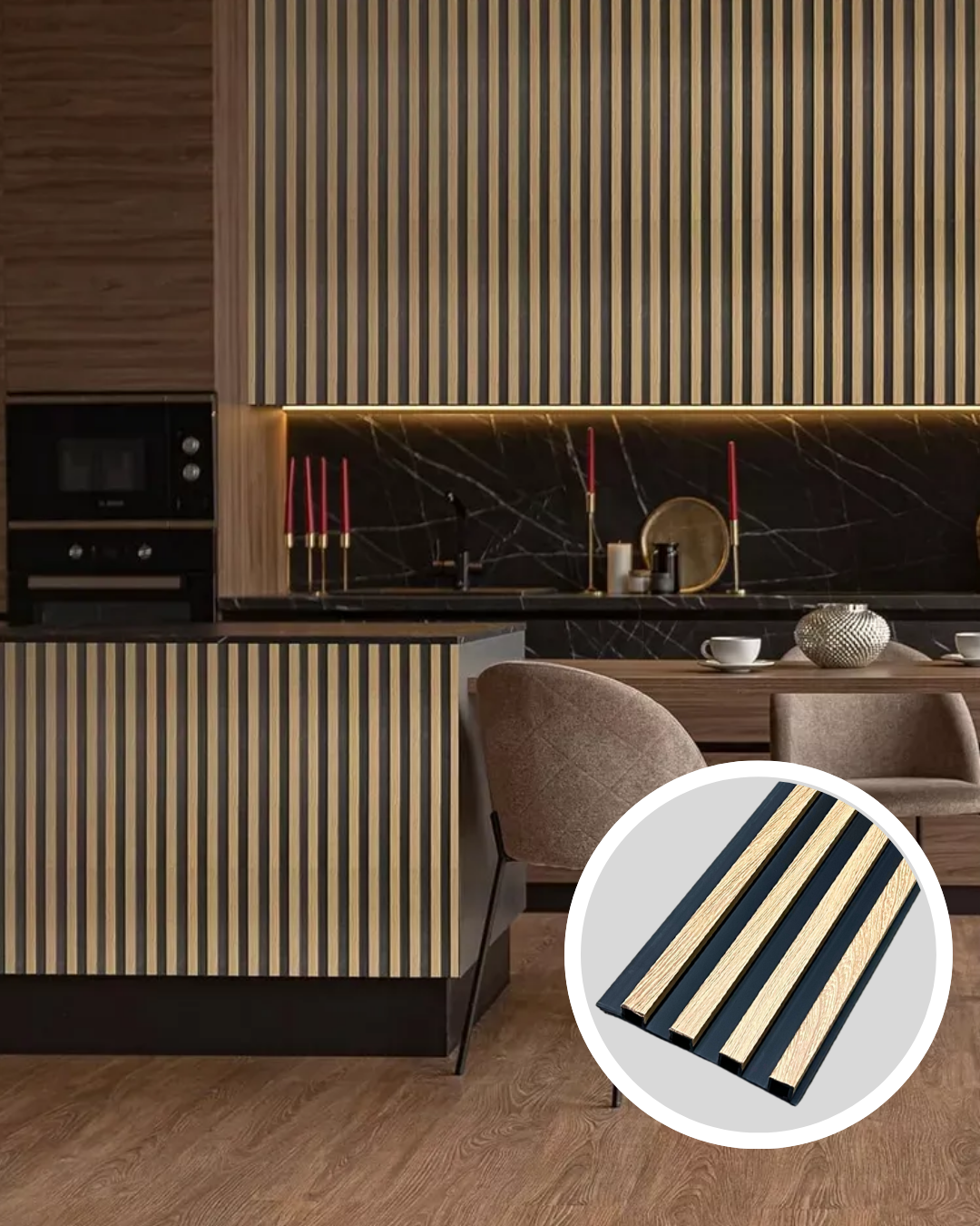 Cocina moderna con paneles verticales de madera y detalles en negro. Destaca el diseño de los armarios y la zona de comedor.