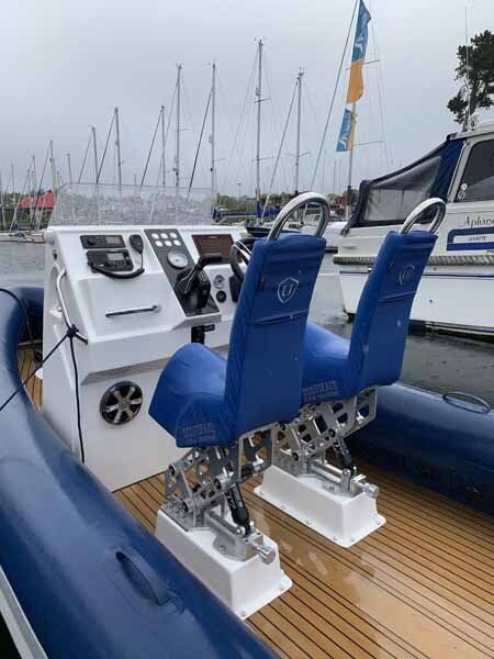 A boat with two blue seats