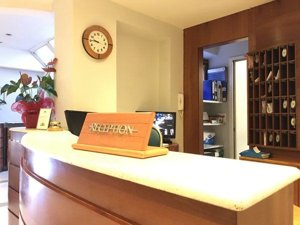 bancone della reception della casa di riposo