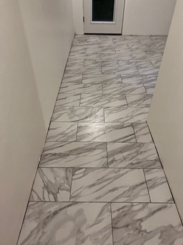 A hallway with marble tiles on the floor