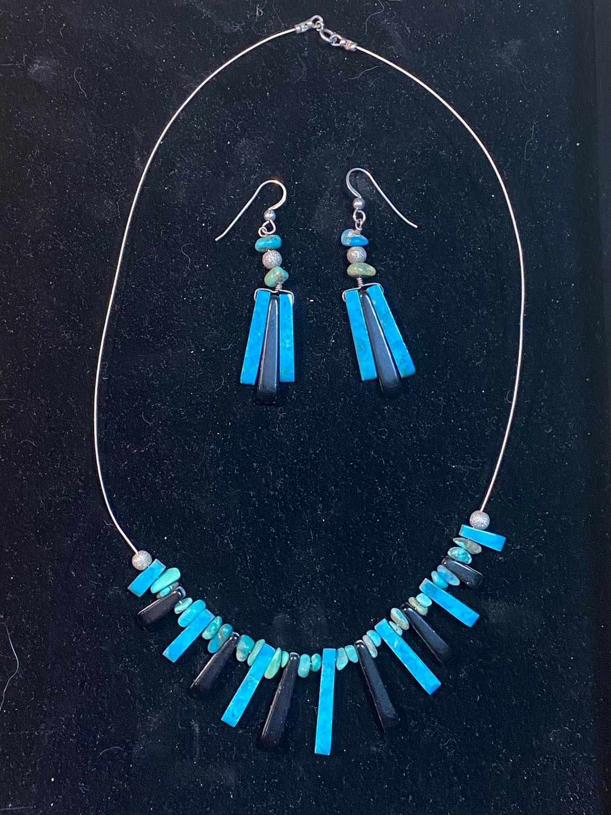 Turquoise and black stone necklace with spiral earrings.