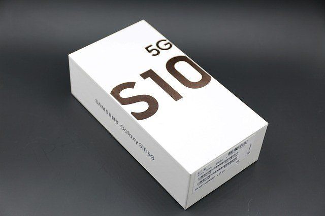 A white box for a 5g s10 phone