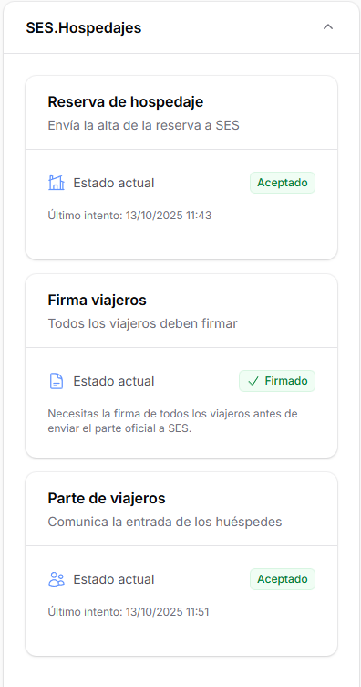 Pantalla móvil: proceso de reserva de hospedaje con estado aceptado para algunos pasos.