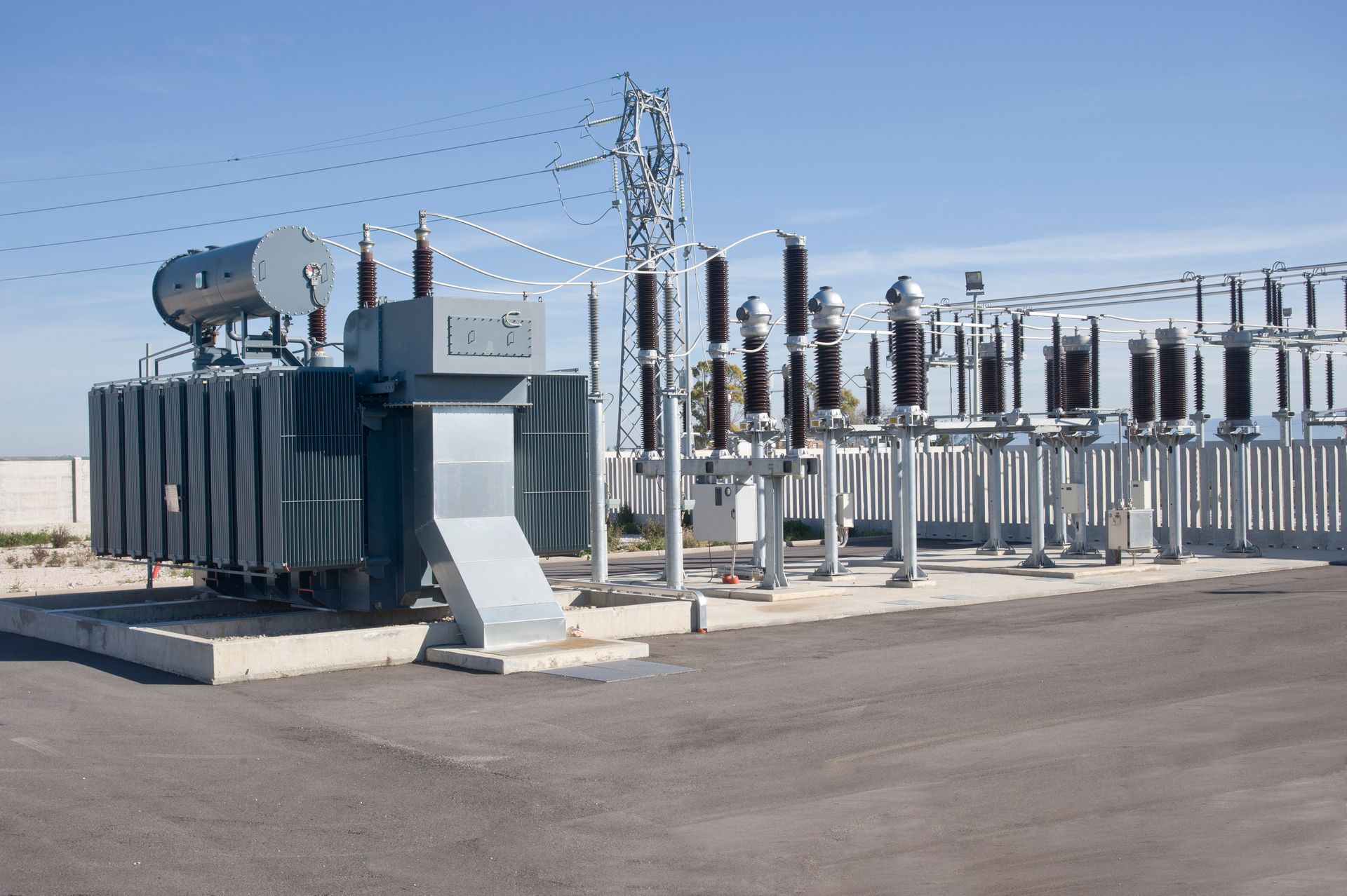 A large transformer is sitting in the middle of a power station.