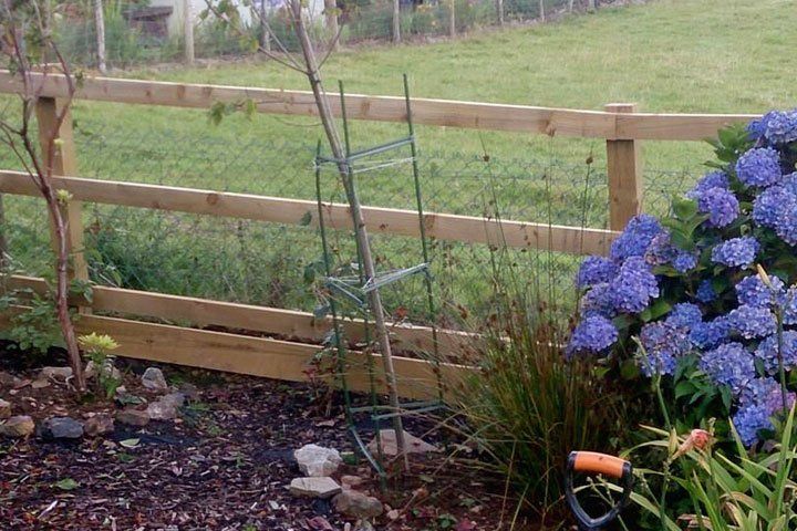 For garden fencing in Yelverton call Spry's Fencing Ltd