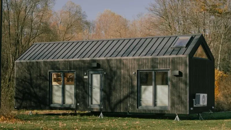 Tiny House Zenith met open interieur en veel lichtinval voor aangenaam wonen.