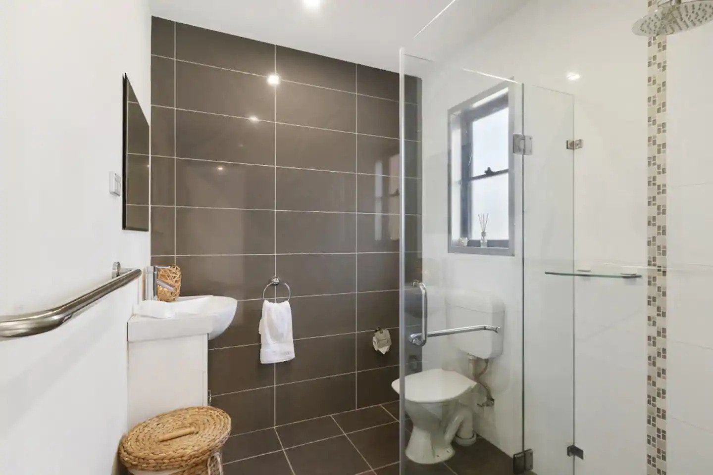 Modern Bathroom — Guest House In Bilpin, NSW