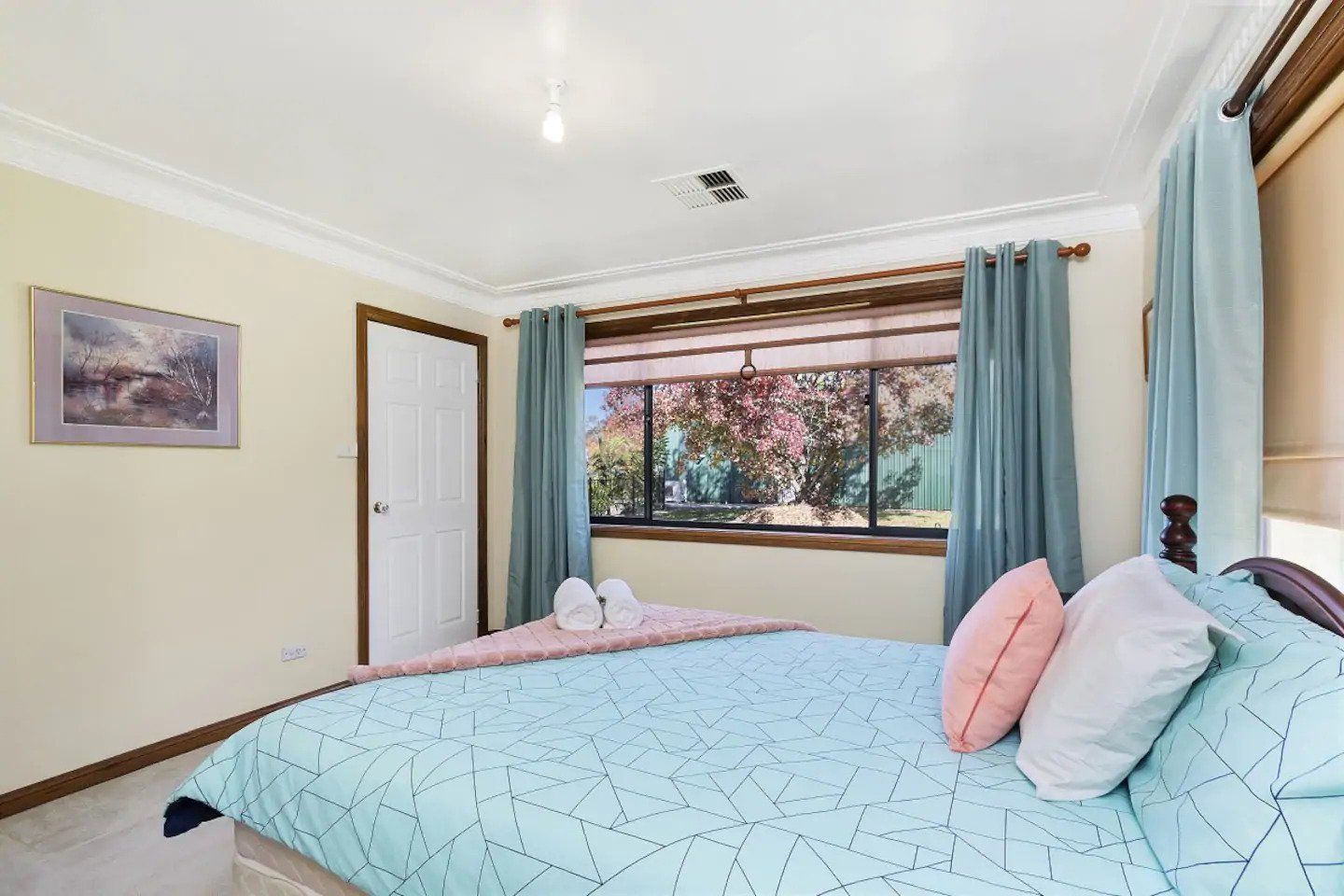 Large Bedroom With View of Beautiful Tree — Guest House In Bilpin, NSW