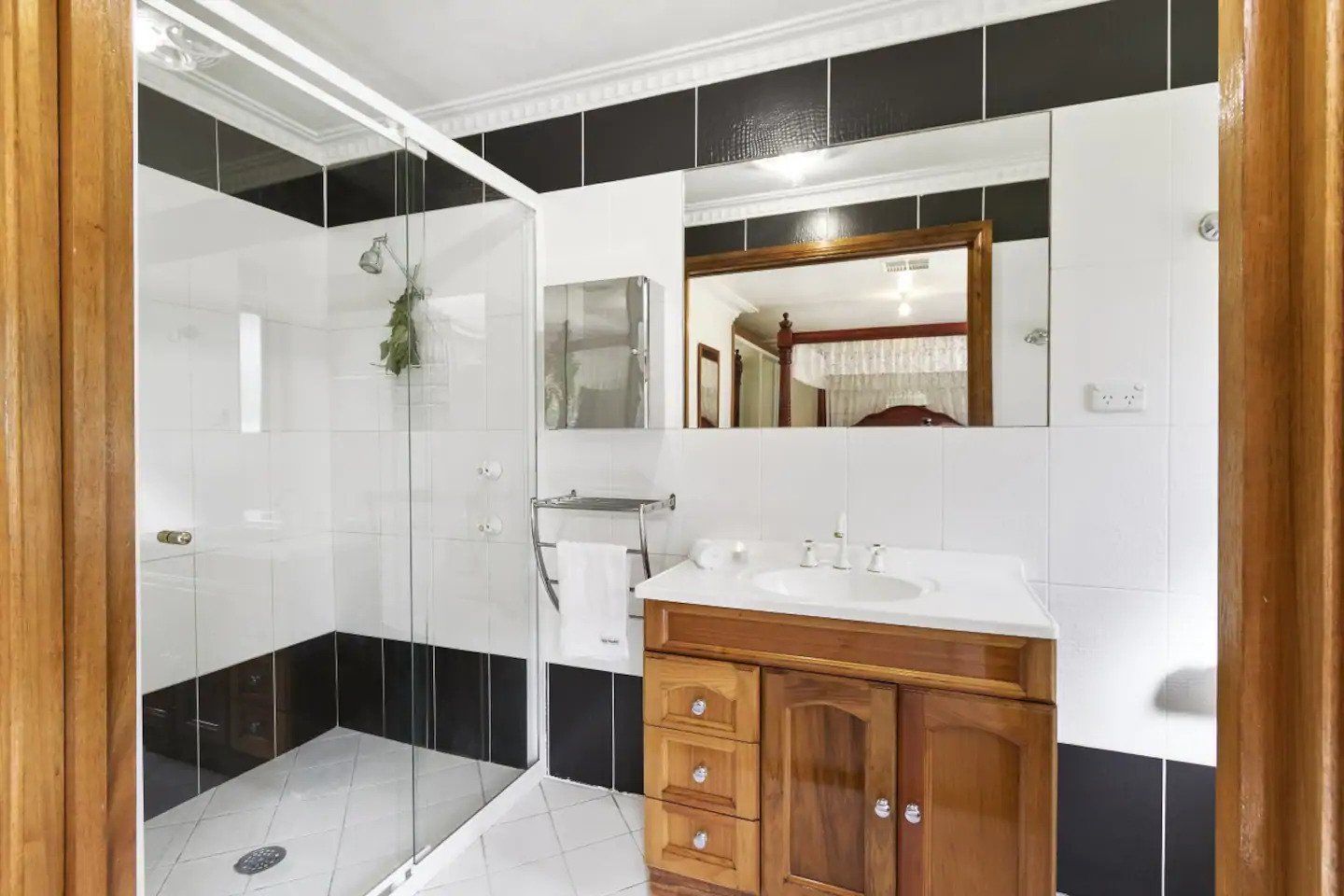 Modern Spacious Bathroom — Guest House In Bilpin, NSW