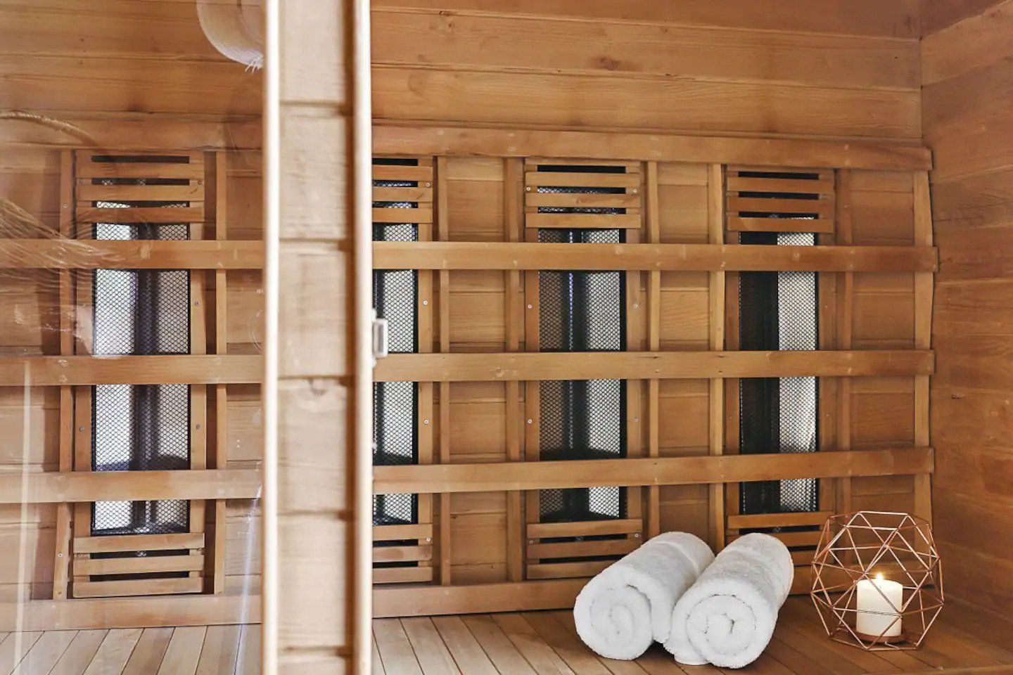 Outdoor Pool & Spa Area — Guest House In Bilpin, NSW