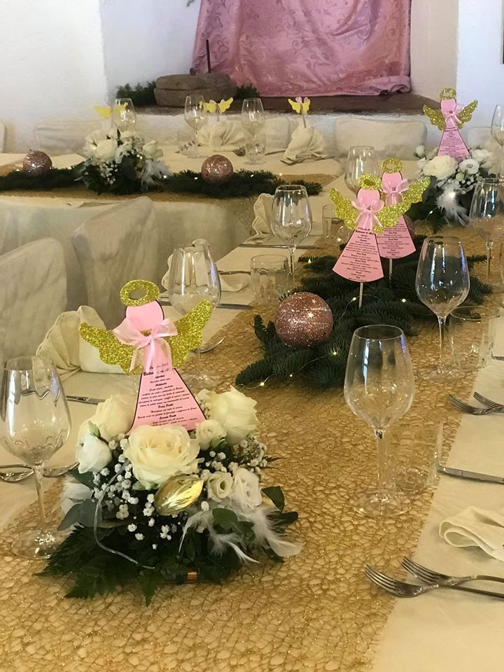 fiori su tavolo per festa