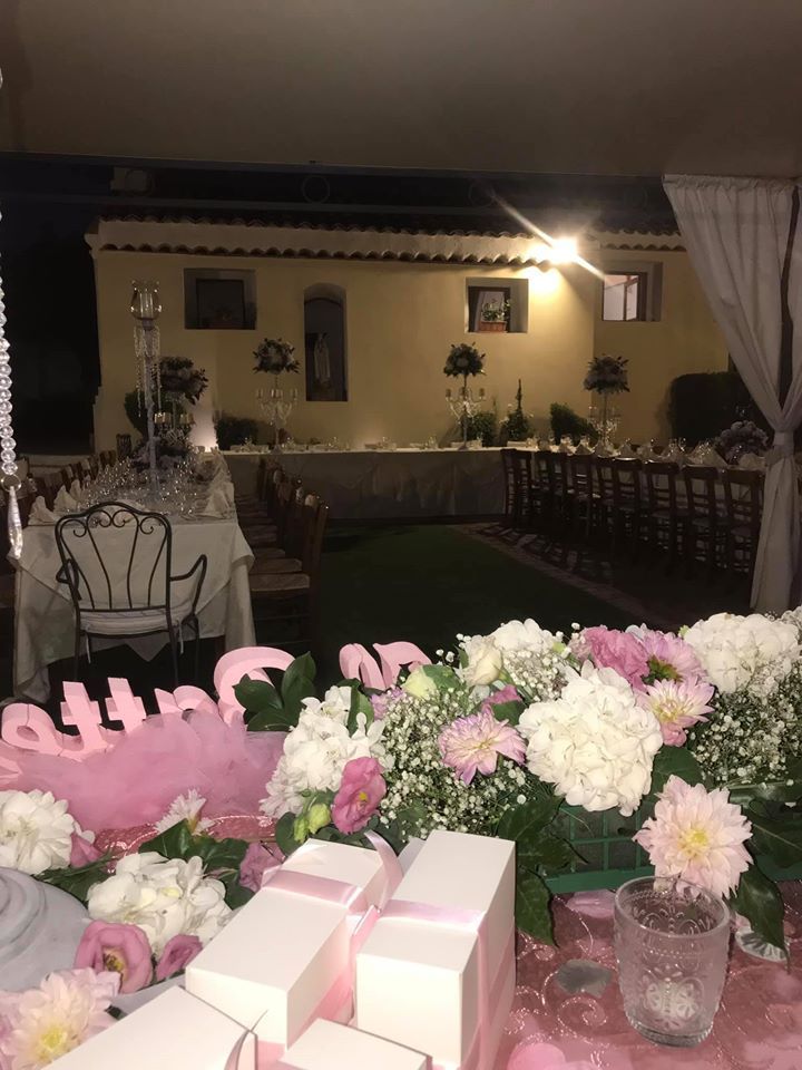 tavoli per banchetto nuziale con fiori