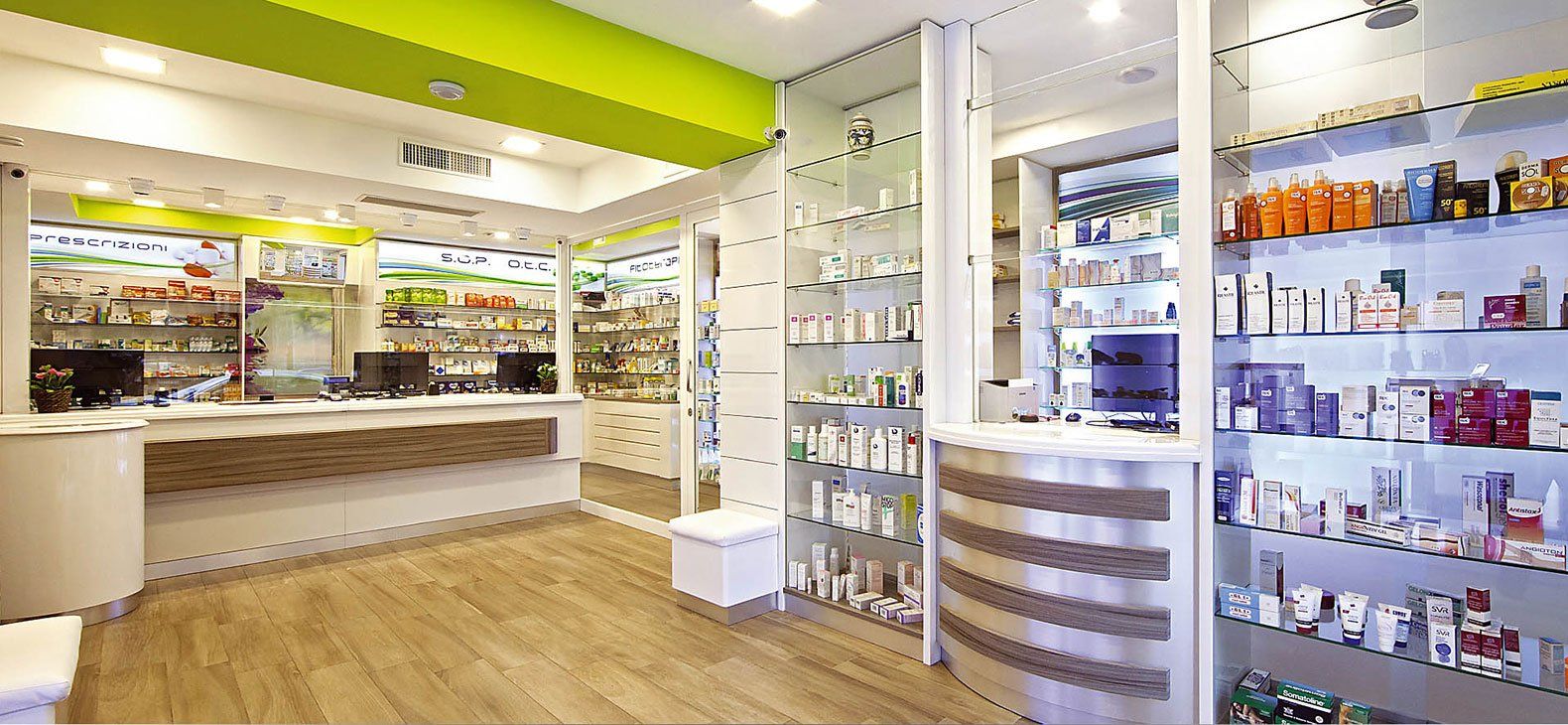 Farmacia con pavimento in gres porcellanato