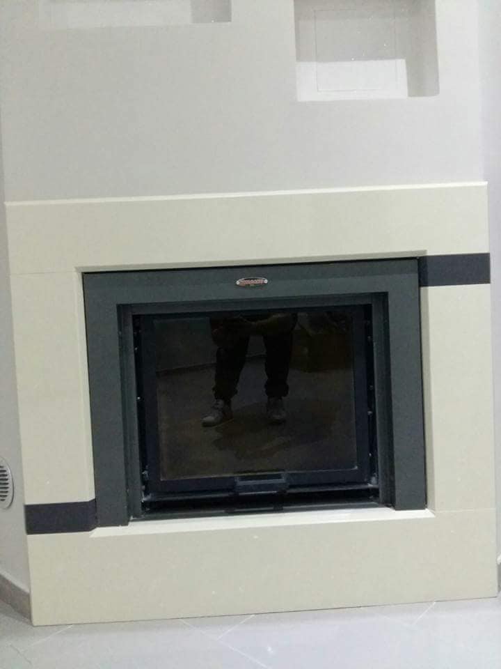 Cornice camino in pietra bianca