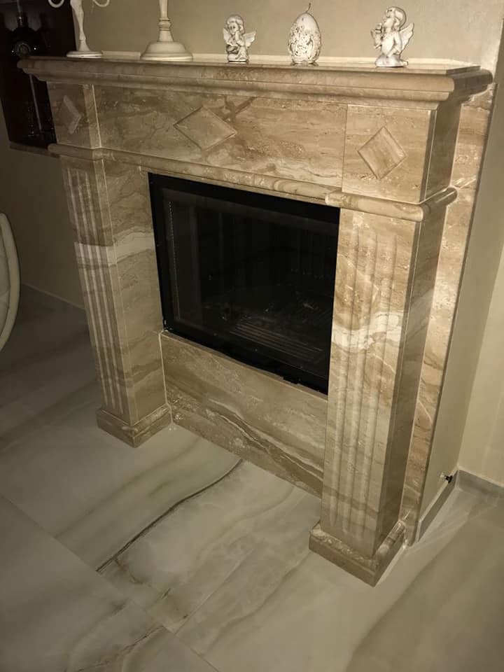 Camino in marmo in stile classico