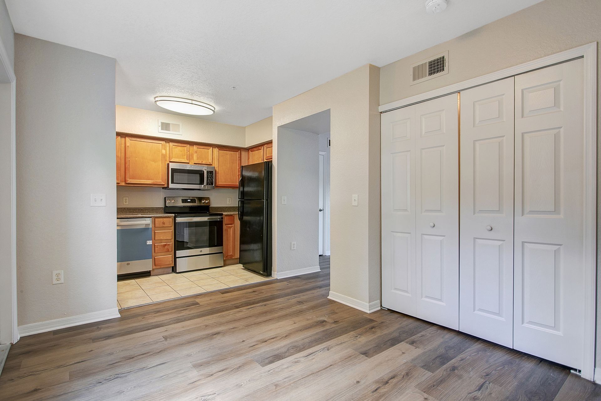 Beautiful One Bedroom One Bath Apartment Home located in Winter Park, FL!