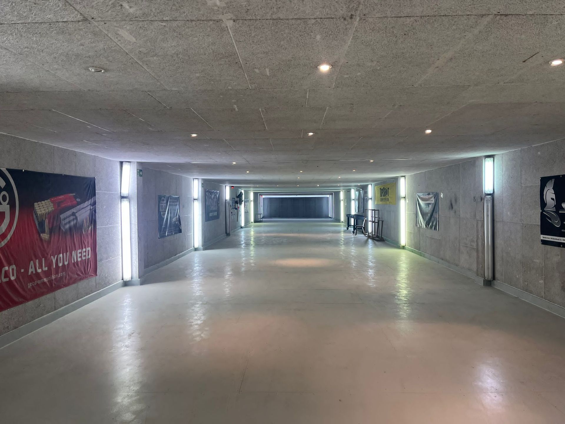 Moderner Schießstand im Rhein-Main-Gebiet mit neuer Rosenberg-Lüftung und Kugelfang aus Gummigranula