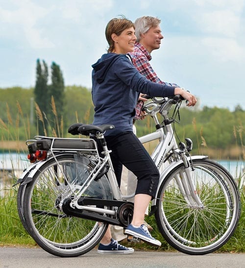 Man en vrouw op elektrische fiets Anthonissen Genk