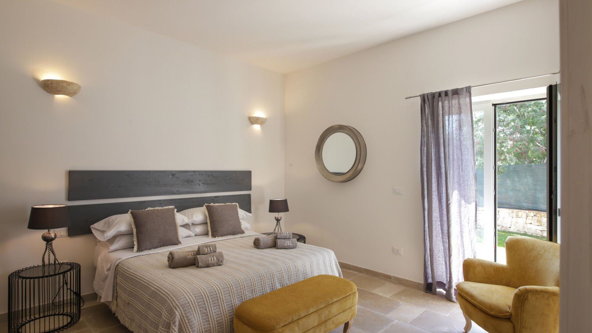 camera d'albergo dopo pulizia