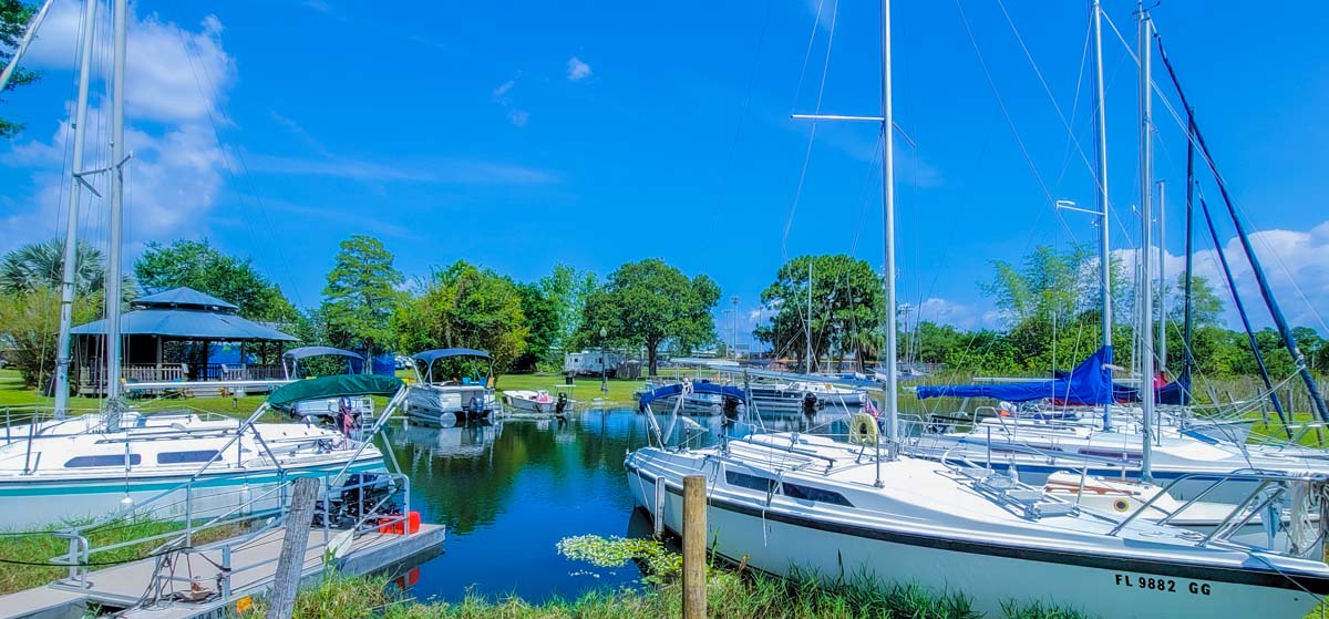 Lake Pontoon Boat — Orlando, FL — Lake Fairview Marina Inc