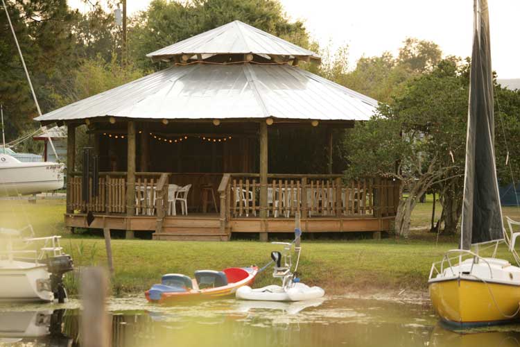 Tiki Hut and Boats — Orlando, FL — Lake Fairview Marina Inc