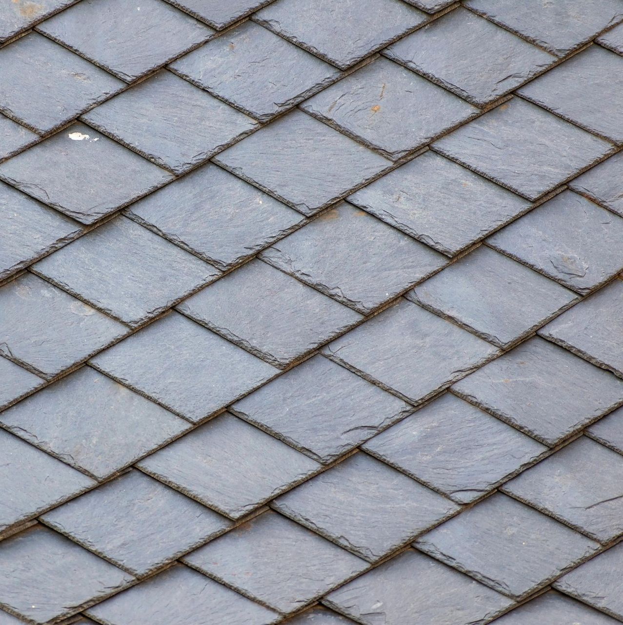 A close up of a roof with a diagonal pattern