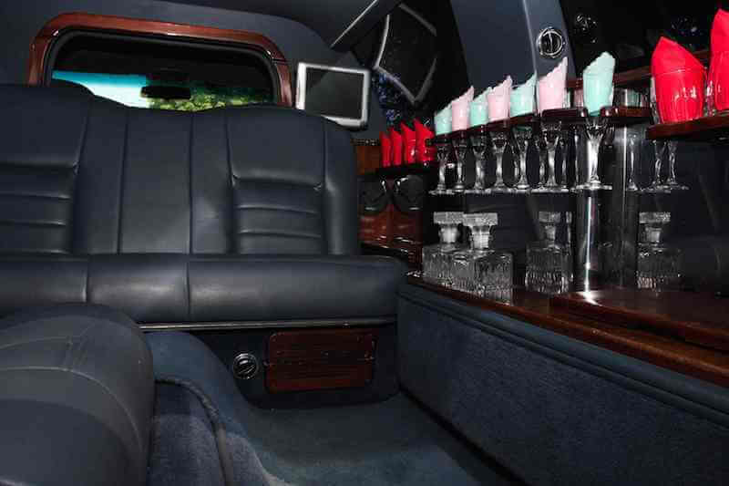while limo service LAX airport