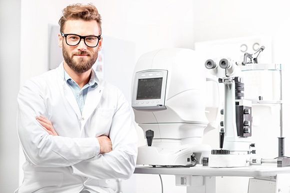Eye doctor with an ophthalmologic device — Munster, IN — Munster Eye Care Associates