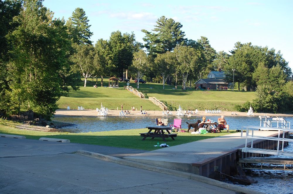 park-recreation-on-lake-shore