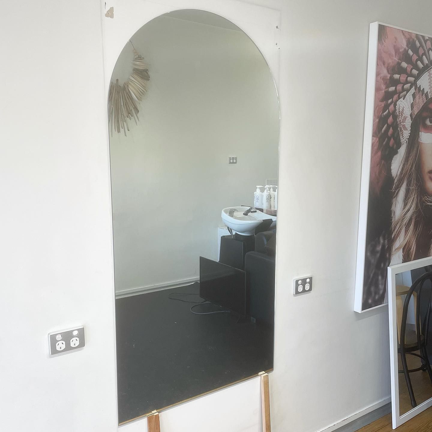 A Room With a Large Mirror and a Picture of a Woman on the Wall — Tuggerah Lakes Glass In Tumbi Umbi, NSW