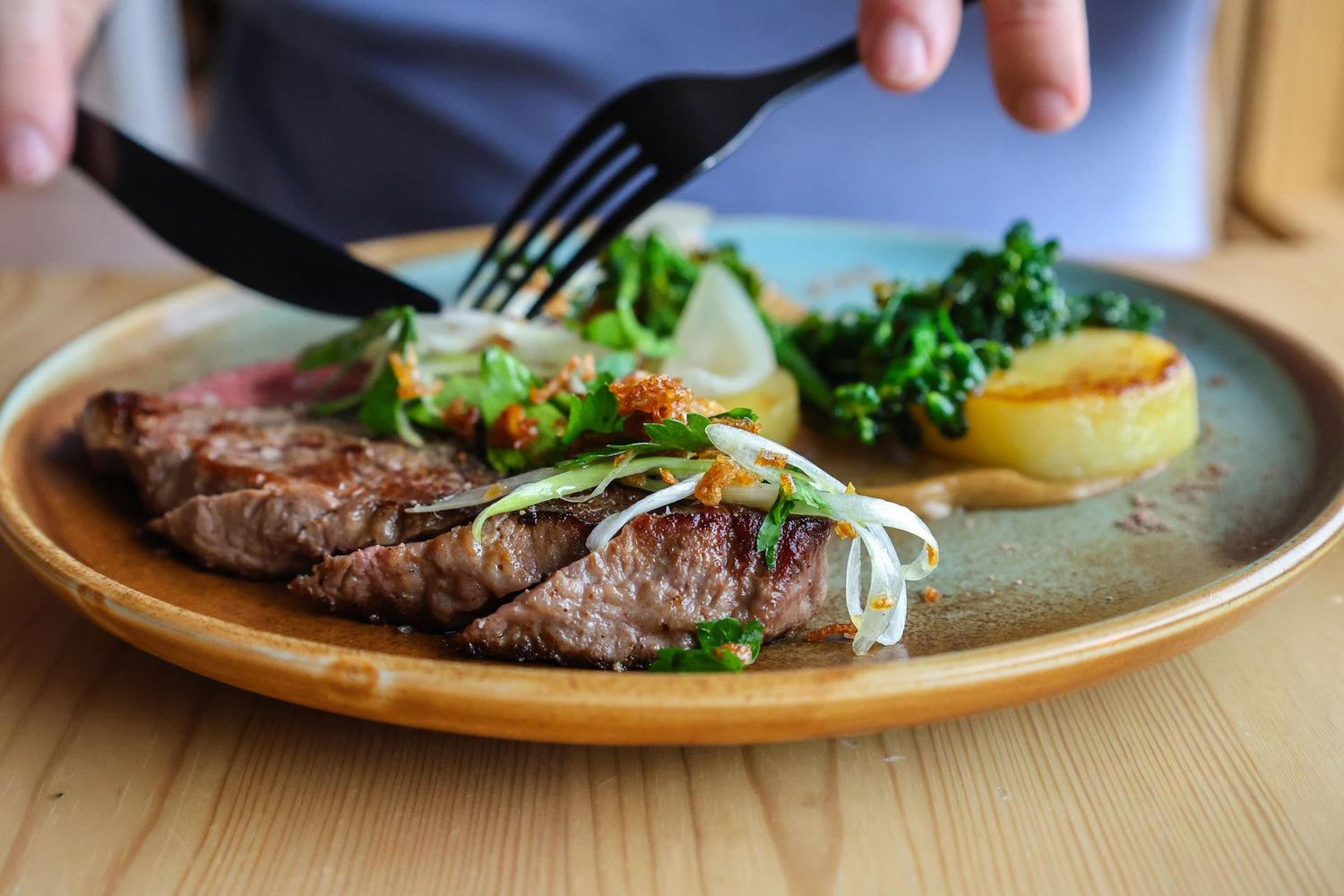 Plate with Beef Strip loin gork and knife