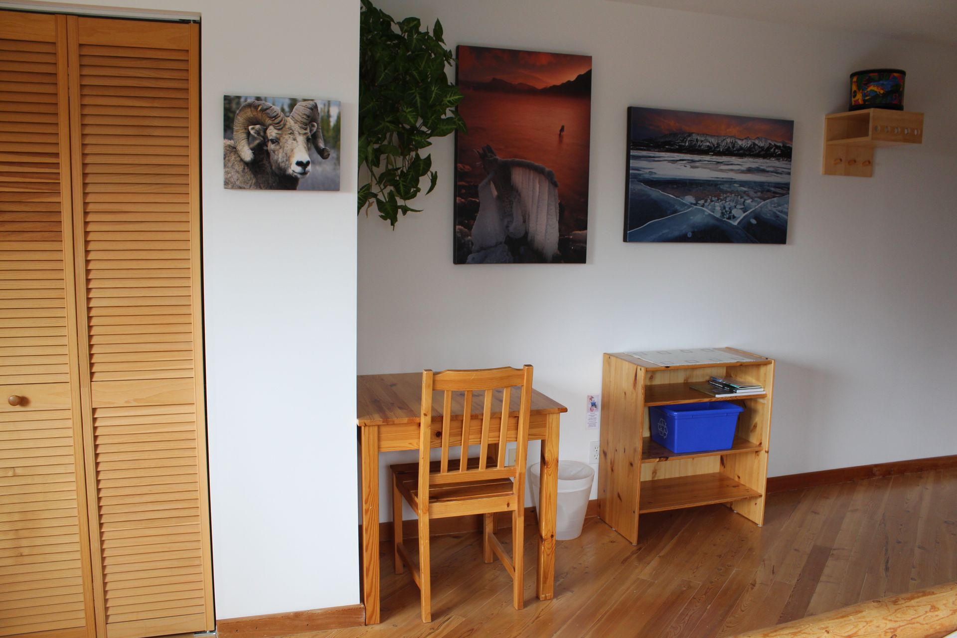 A room with a table and chairs and a painting on the wall