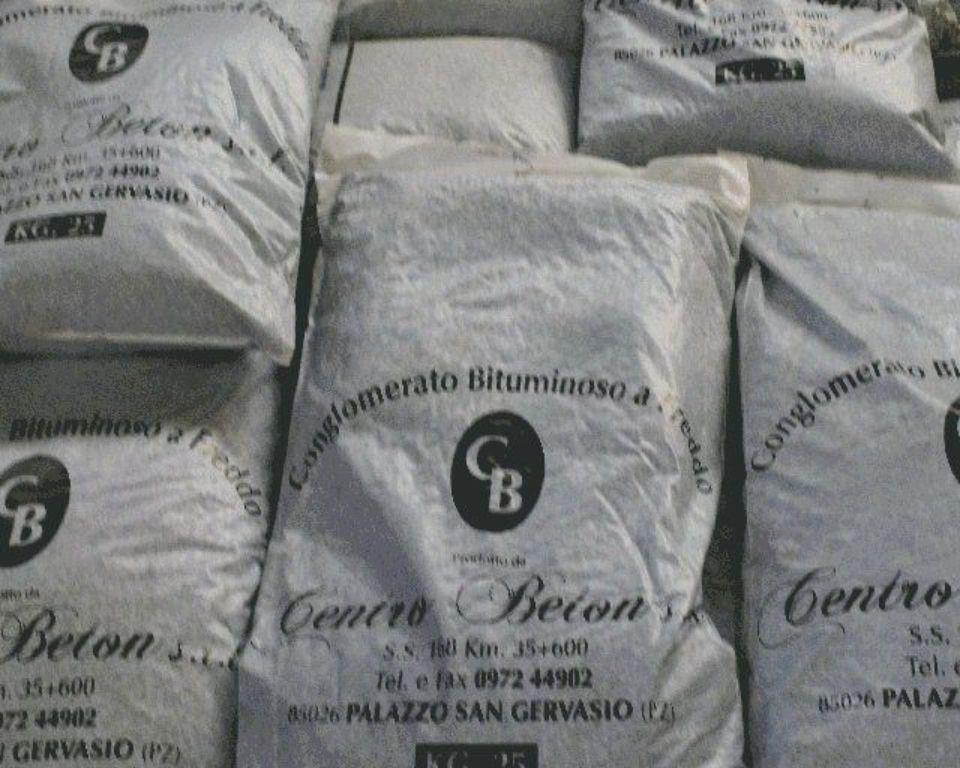 sacchi di conglomerato bituminoso