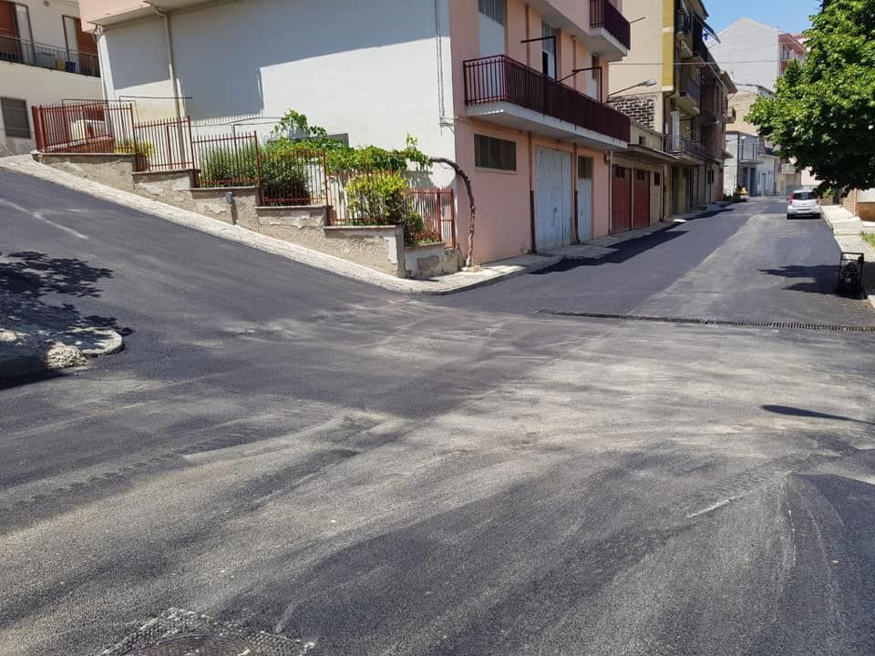 rifacimento strada in prossimità di un incrocio