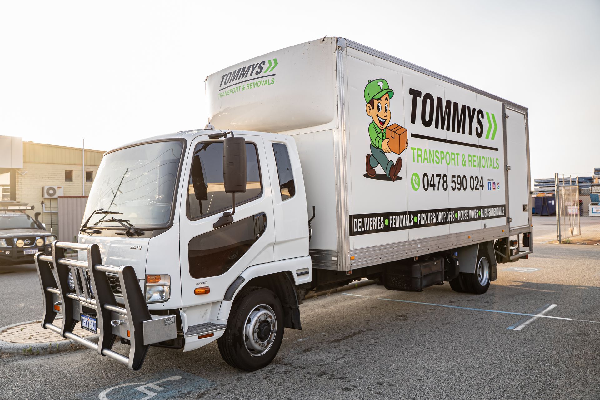 Tommy's Removalist truck ready for same day house removal in Perth Northern suburbs.