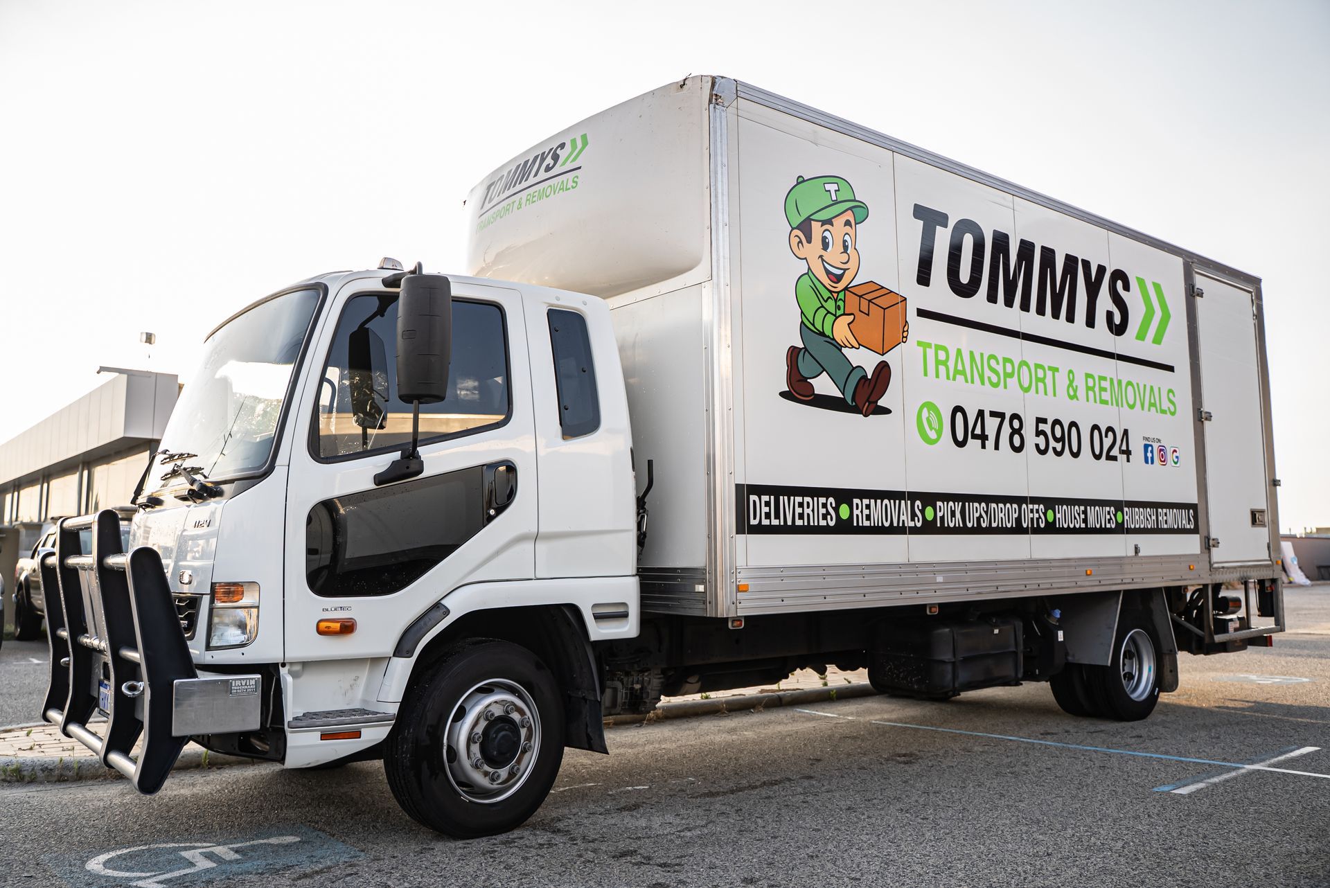 Side view of Tommy’s removalist truck ready for the next removal job.