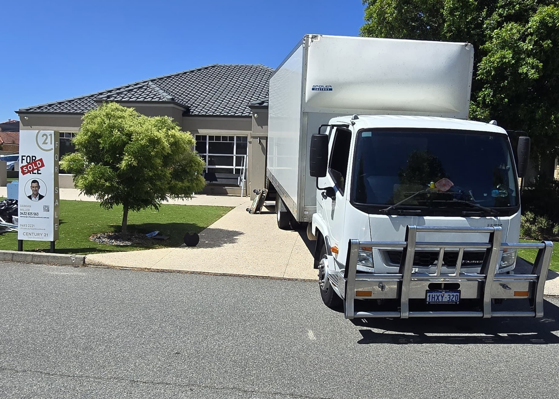 Tommy's removalist truck in front of customers house ready for a house move.