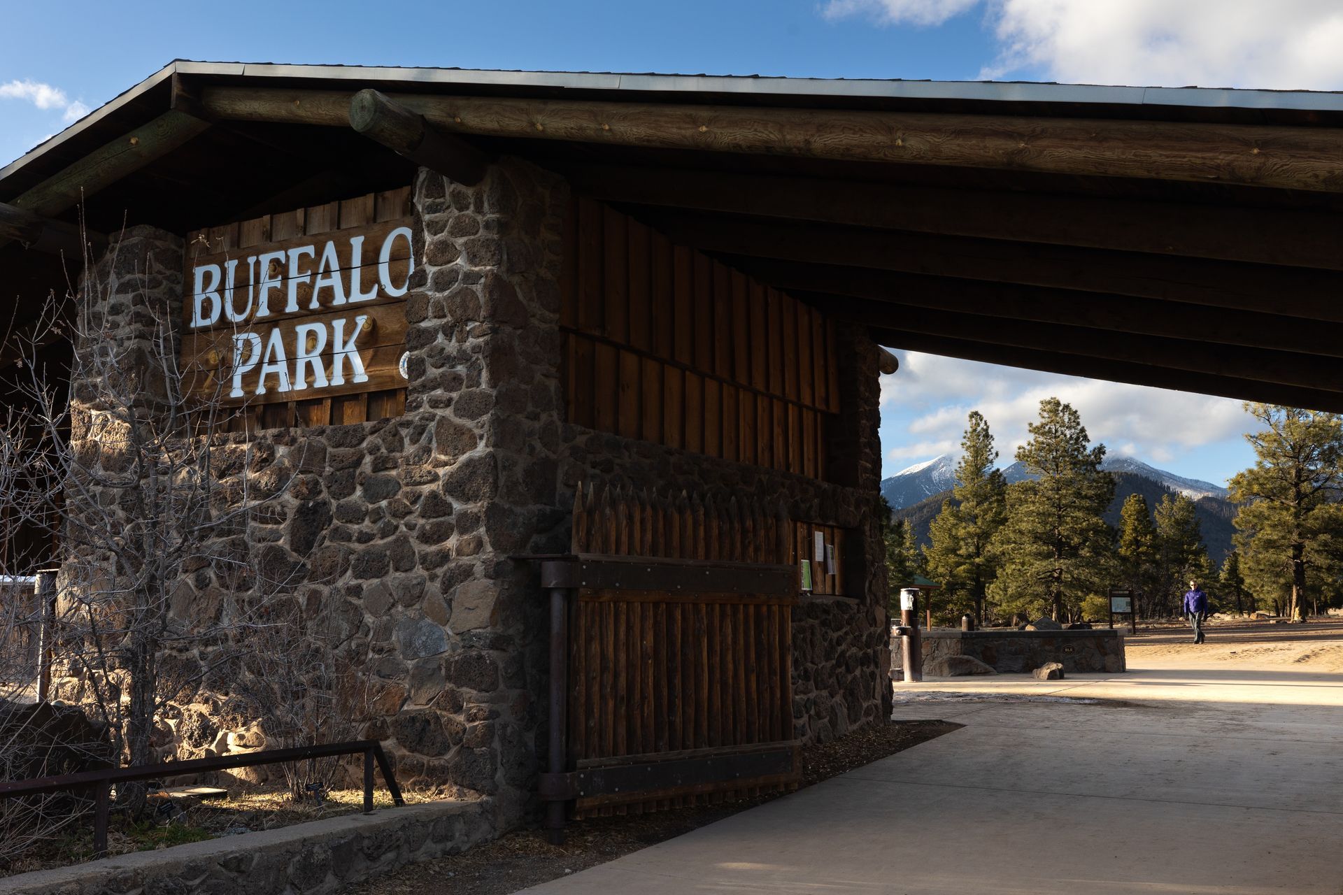 A stone building with a sign that says buffalo park