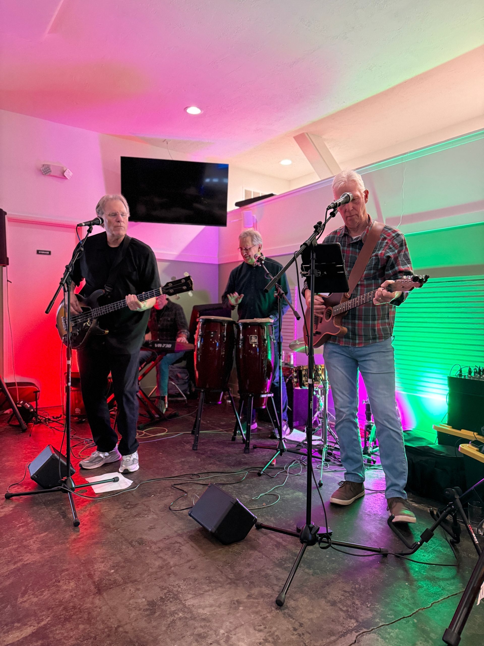 Live music with Travelin' Miles