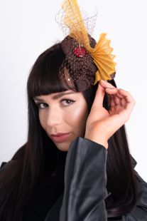 Fabric fascinator with fan detail