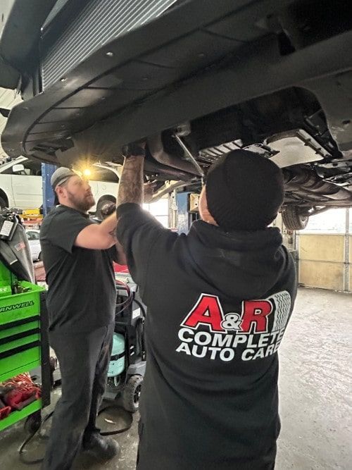 Teamwork at A&R Complete Auto Care Clarksville TN 37042