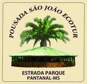 Um logotipo para um hotel com uma palmeira no topo.