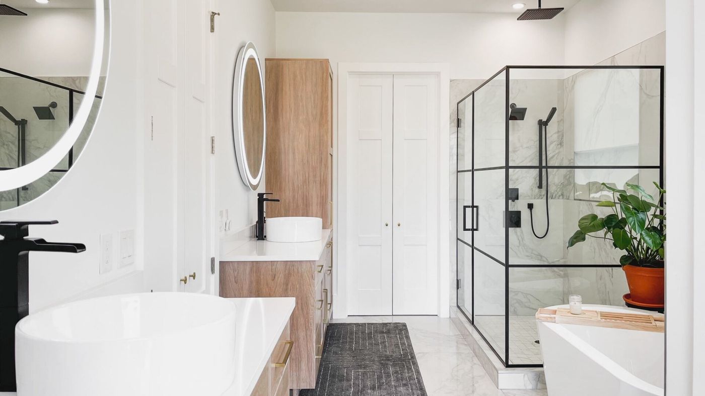 White Bathroom - Buford, GA - Echols Glass & Mirror